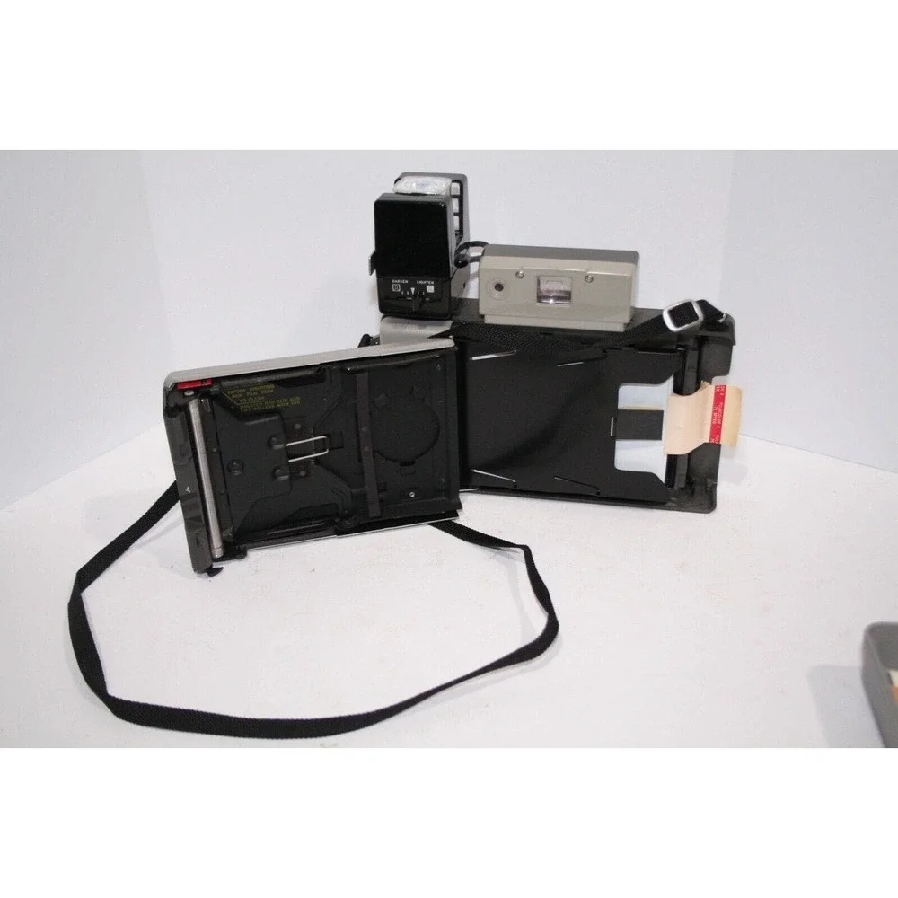 Polaroid Land Camera Vintage 420 With Case And Flash Film Manual